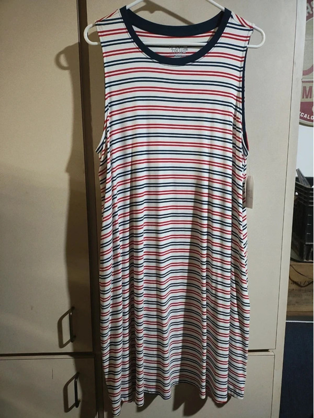 Time & Tru size 2XL Red, White & Blue NWT pockets